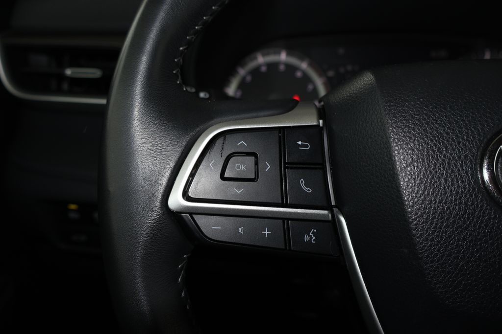 2024 Toyota Highlander LE 12