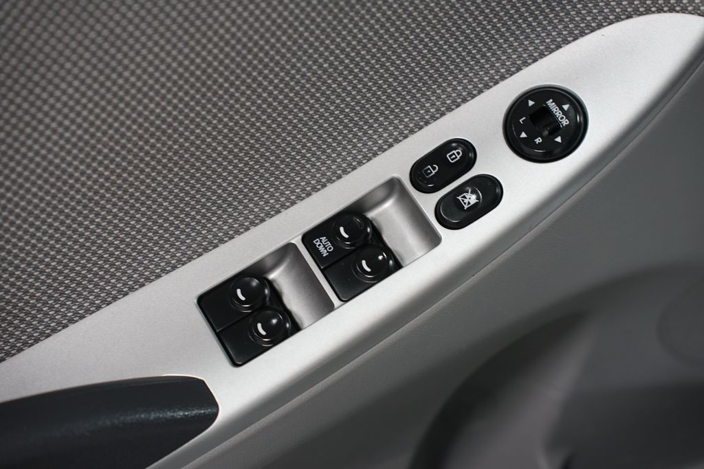 Thumbnail: 2013 Hyundai Accent - 23