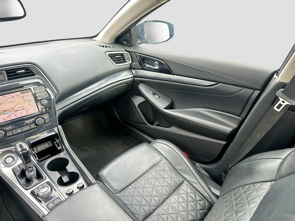 Used 2021 Blue Nissan Platinum image 25