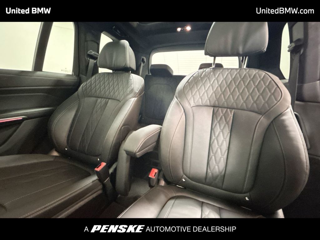 Thumbnail: 2025 BMW X7 - 21