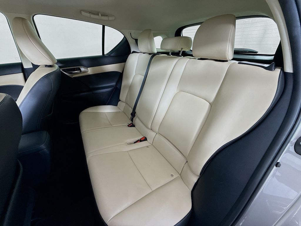 2017 Lexus CT 200h 25