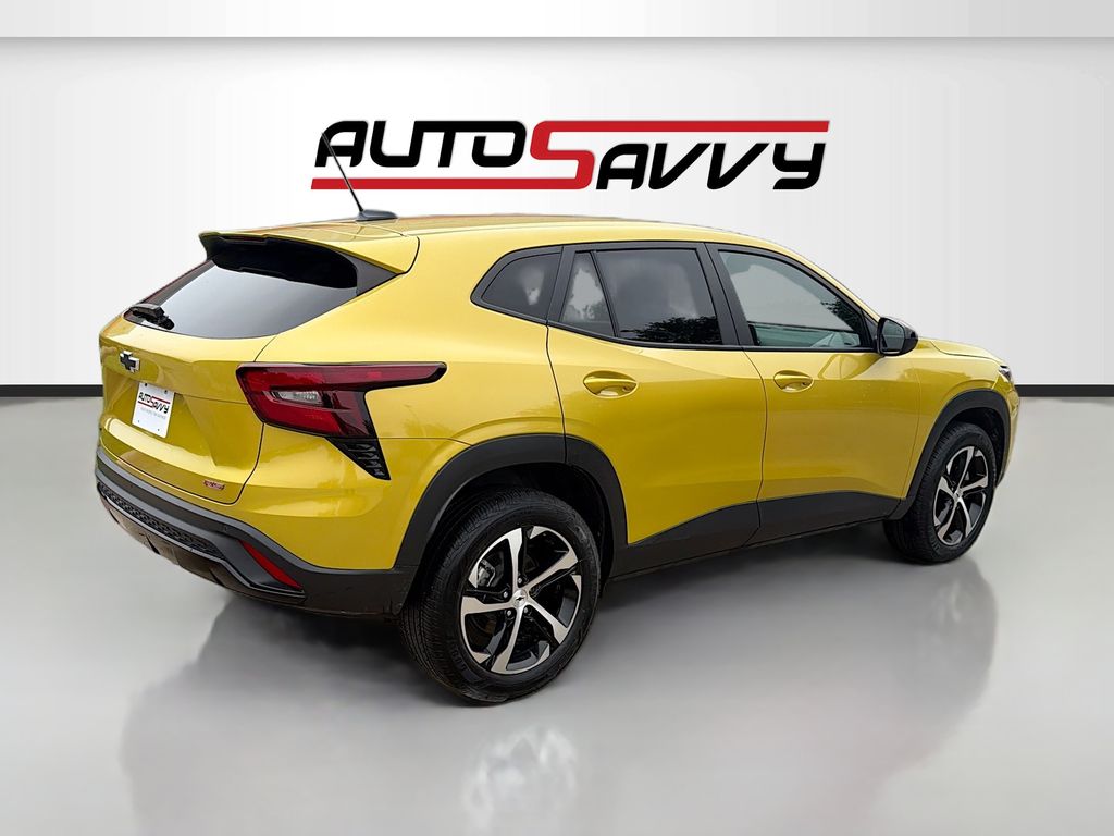 Used 2024 Yellow Chevrolet 1RS image 7