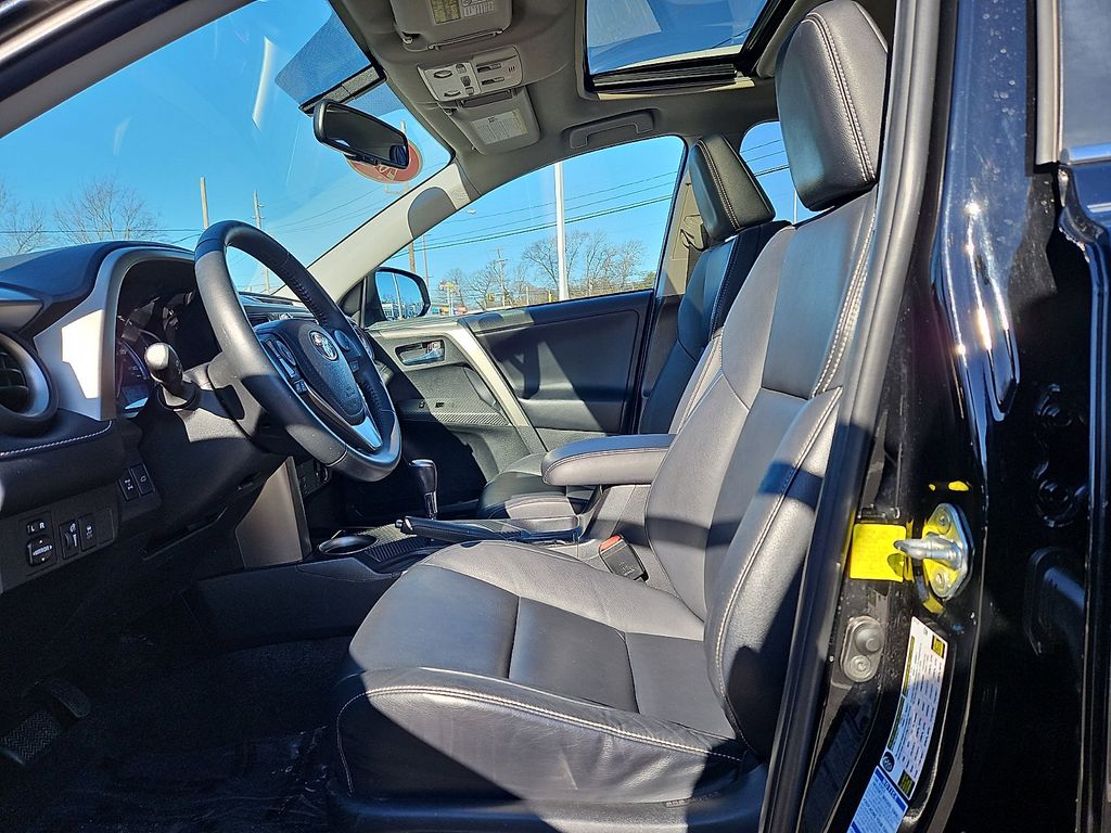 Thumbnail: 2015 Toyota RAV4 - 14