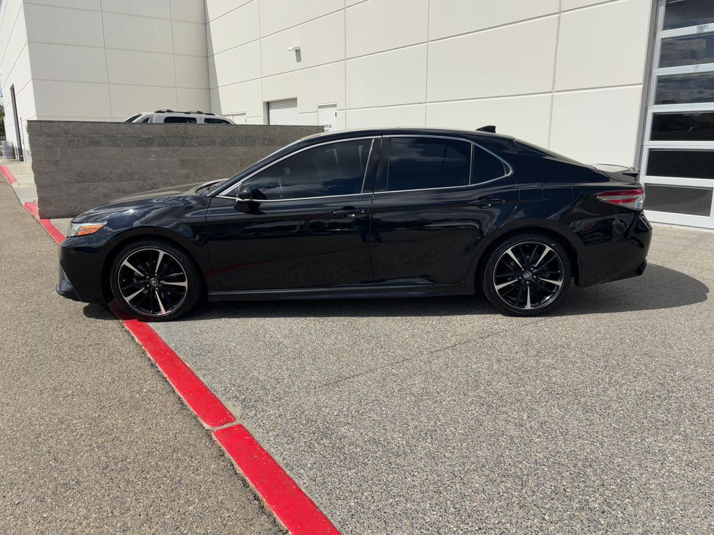 2018 Toyota Camry XSE 3