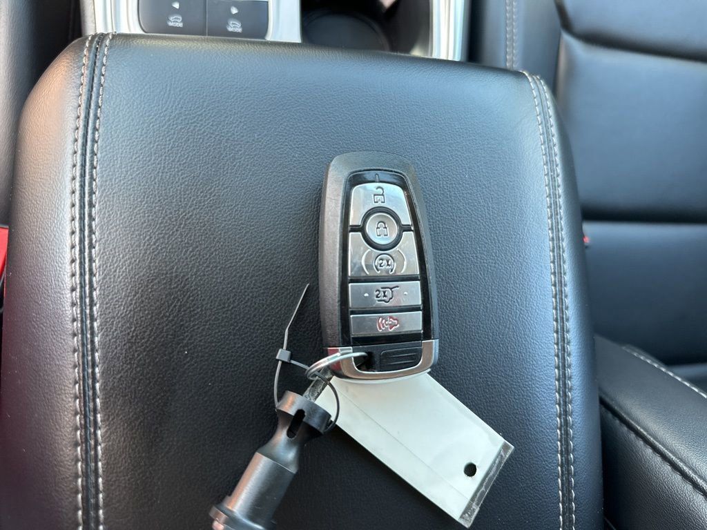 2024 Silver Metallic Ford Explorer XLT RWD SUV