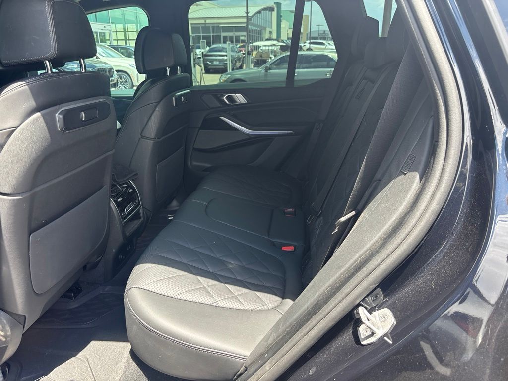 Used 2025 Black BMW xDrive40i image 8