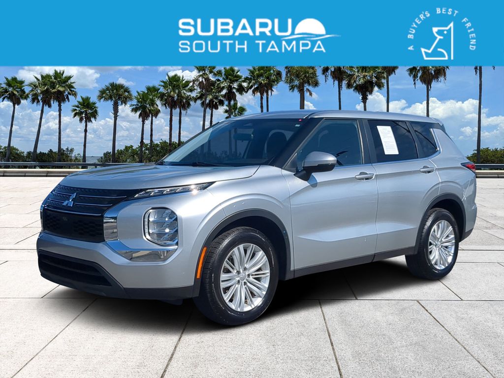 Silver 2024 Mitsubishi Outlander SUV / Crossover Front-Wheel Drive Continuously Variable Transmission