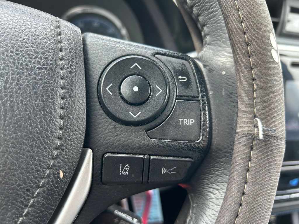 Thumbnail: 2018 Toyota Corolla - 17
