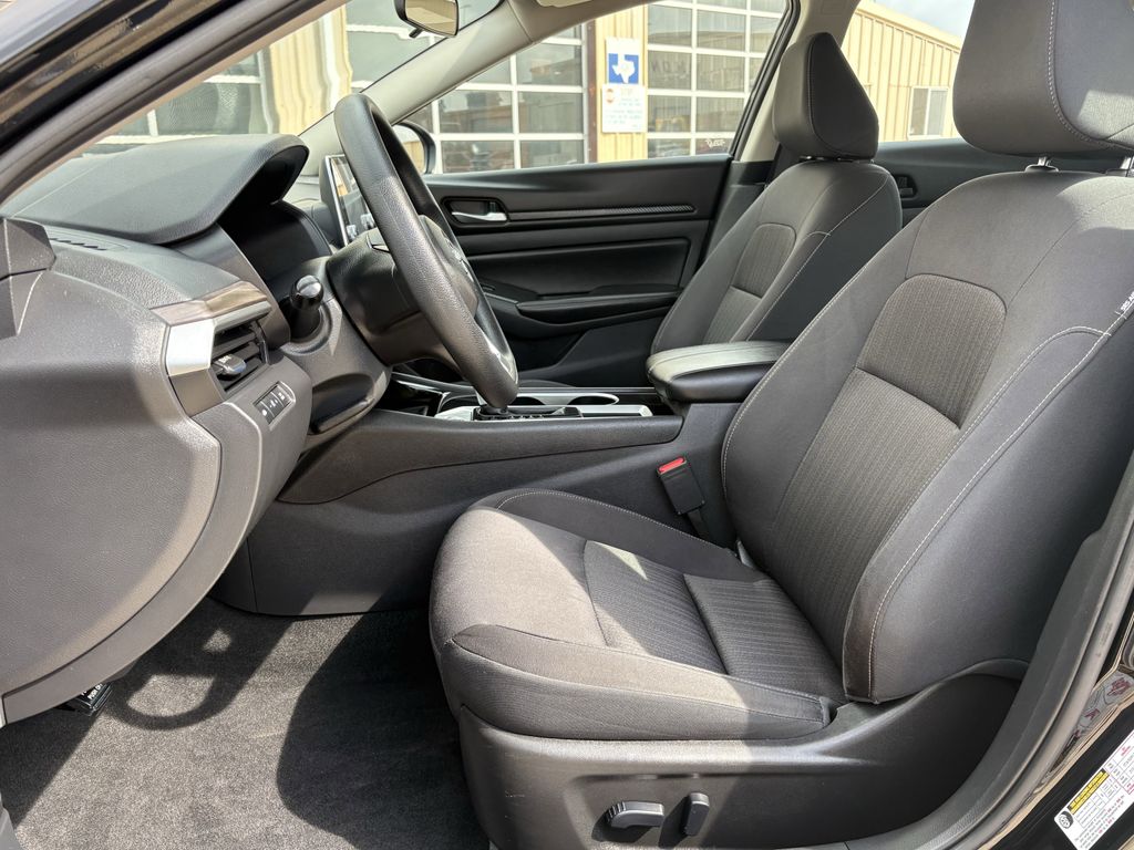 Used 2024 Super Black Clearcoat Nissan 2.5 SV image 12