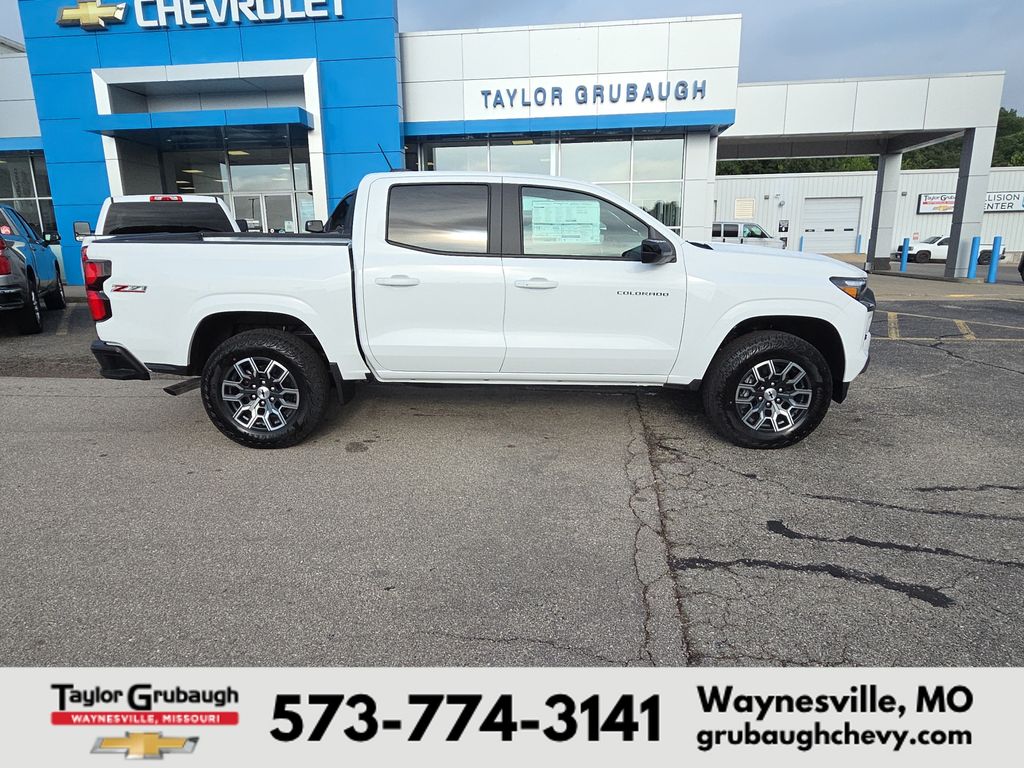 Summit White 2026 Chevrolet Colorado Pickup Truck Four-Wheel Drive 8-Speed Automatic