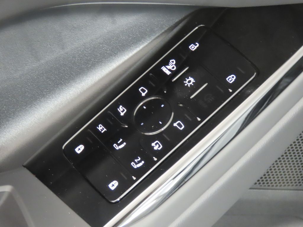 Thumbnail: 2027 Audi Q6 e-tron - 29