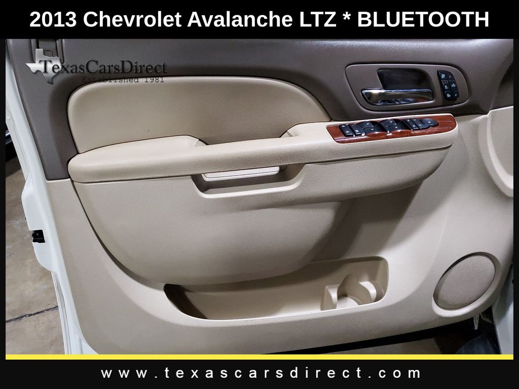 2013 Chevrolet Avalanche 1500 LTZ 9