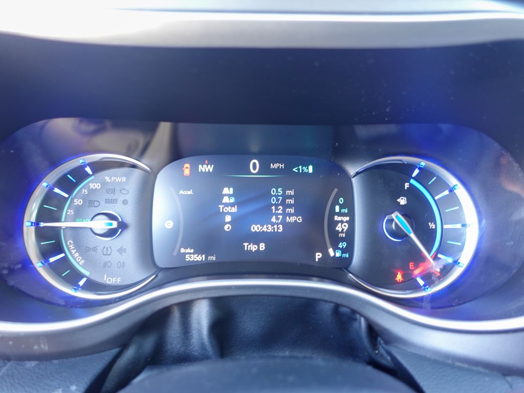 Used 2024 Black Chrysler Select image 13