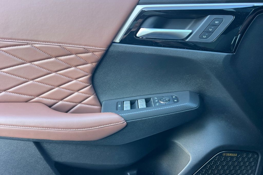 2026 Mitsubishi Outlander SEL - Photo 12