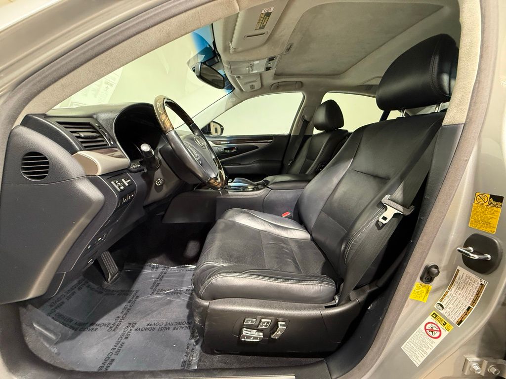 Thumbnail: 2014 Lexus LS - 12