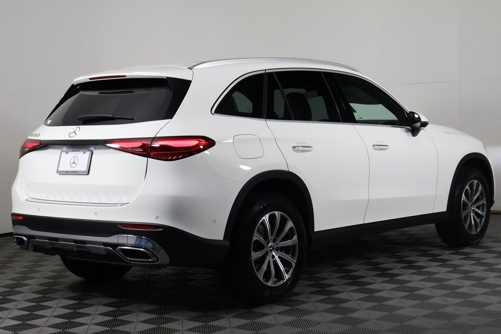 2025 Mercedes-Benz GLC 300 2