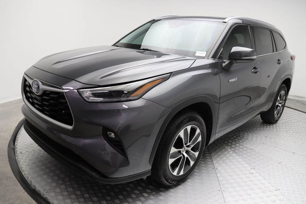 2021 Toyota Highlander XLE 2