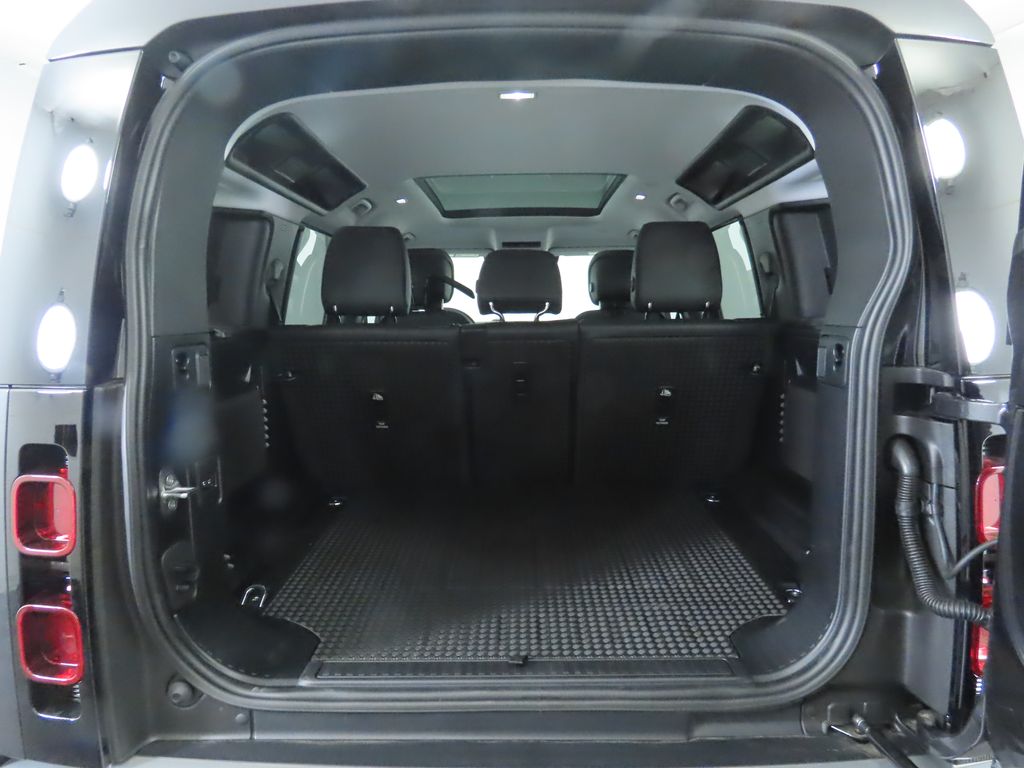 Thumbnail: 2025 Land Rover Defender - 30