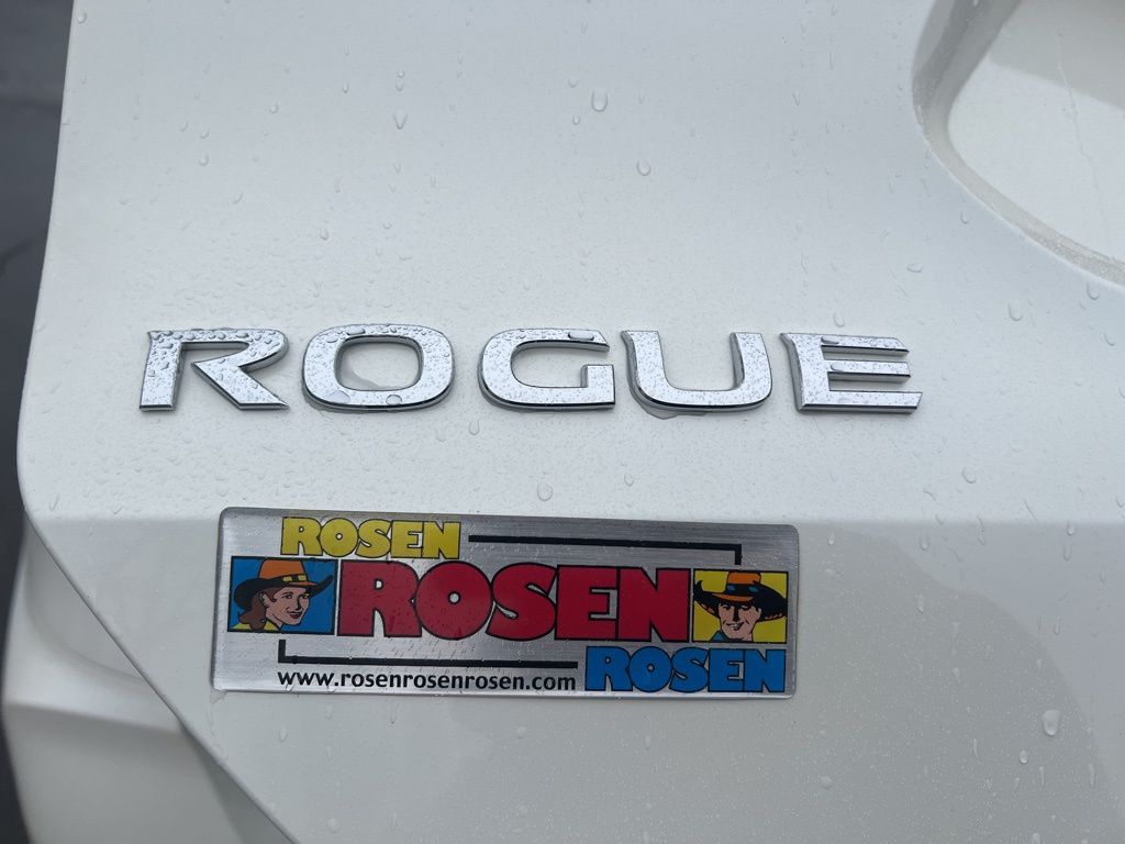2020 Nissan Rogue SV photo