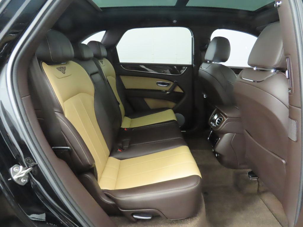 Thumbnail: 2019 Bentley Bentayga - 23