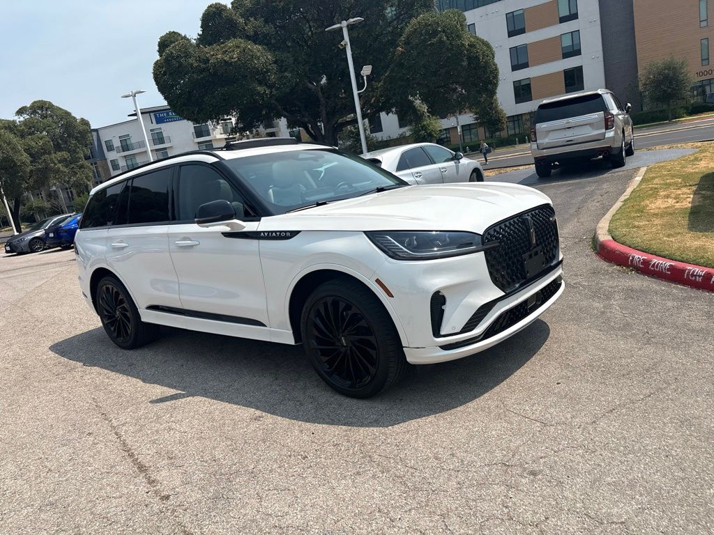 Thumbnail: 2025 Lincoln Aviator - 7