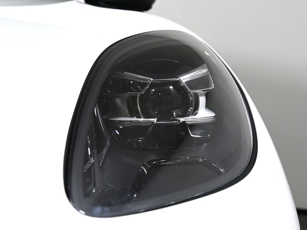 Thumbnail: 2021 Porsche Macan - 11