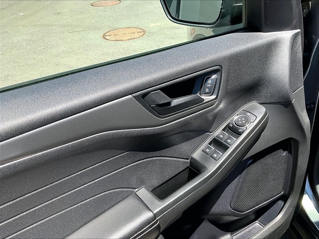 2023 Ford Escape — photo 10