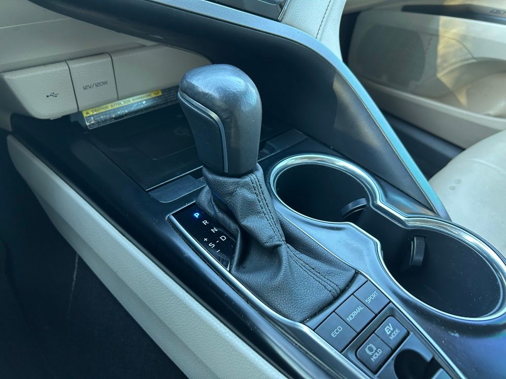 Thumbnail: 2020 Toyota Camry - 26