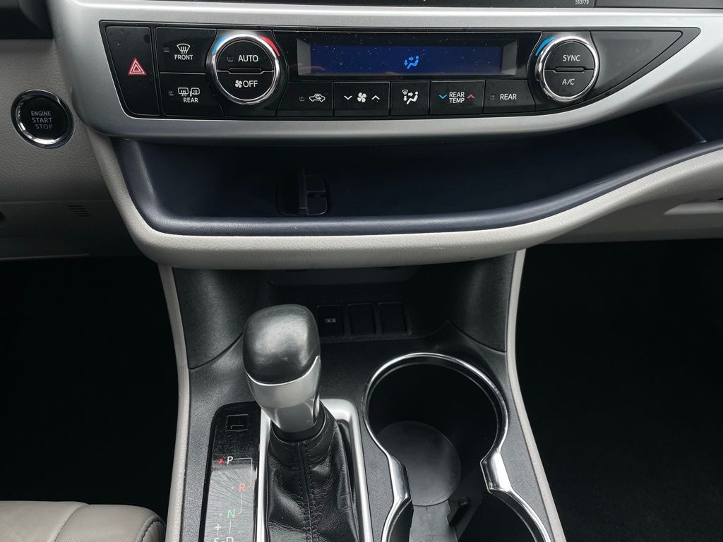 Thumbnail: 2017 Toyota Highlander - 18