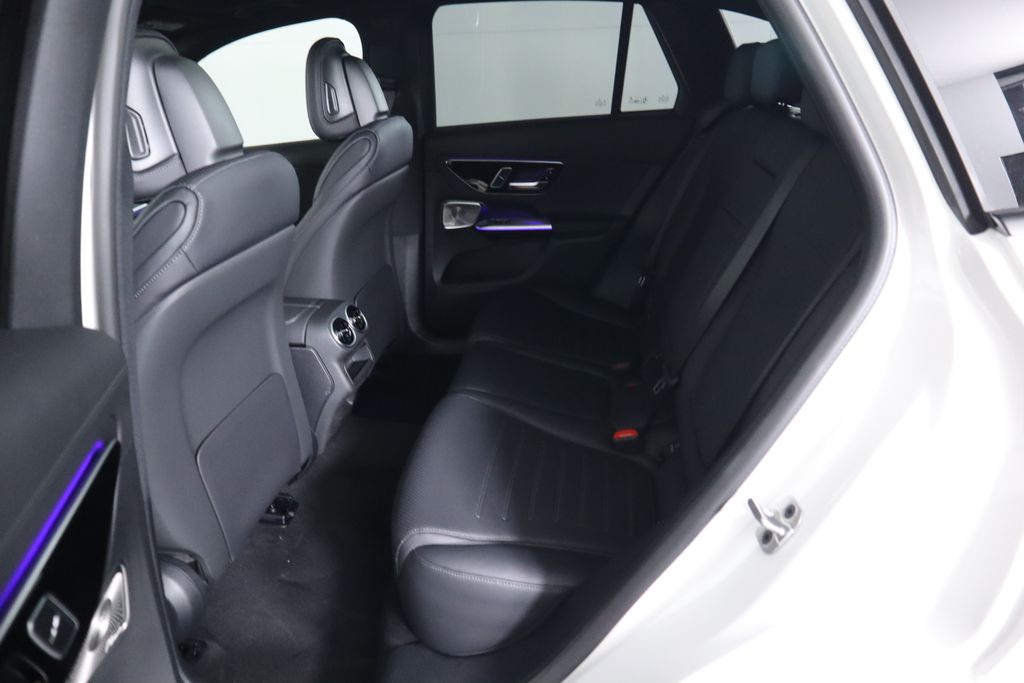 2025 Mercedes-Benz GLC 300 23