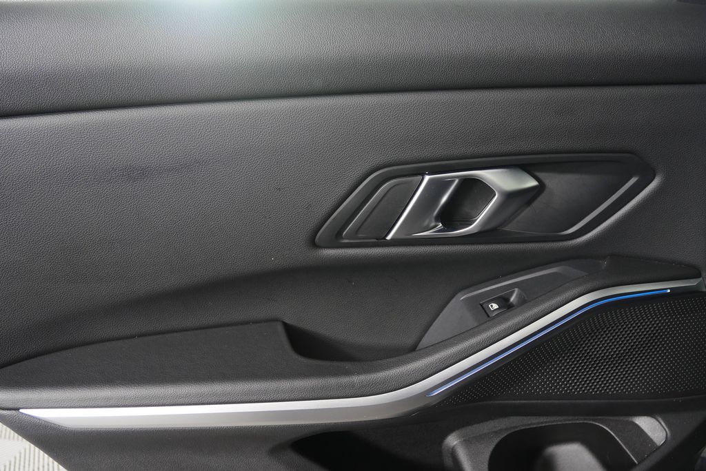 Thumbnail: 2024 BMW 3 Series - 14