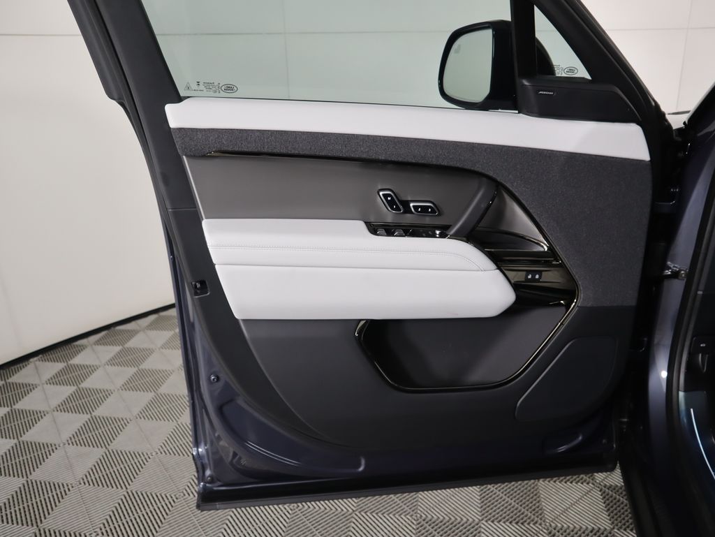 Thumbnail: 2026 Land Rover Range Rover Sport - 25