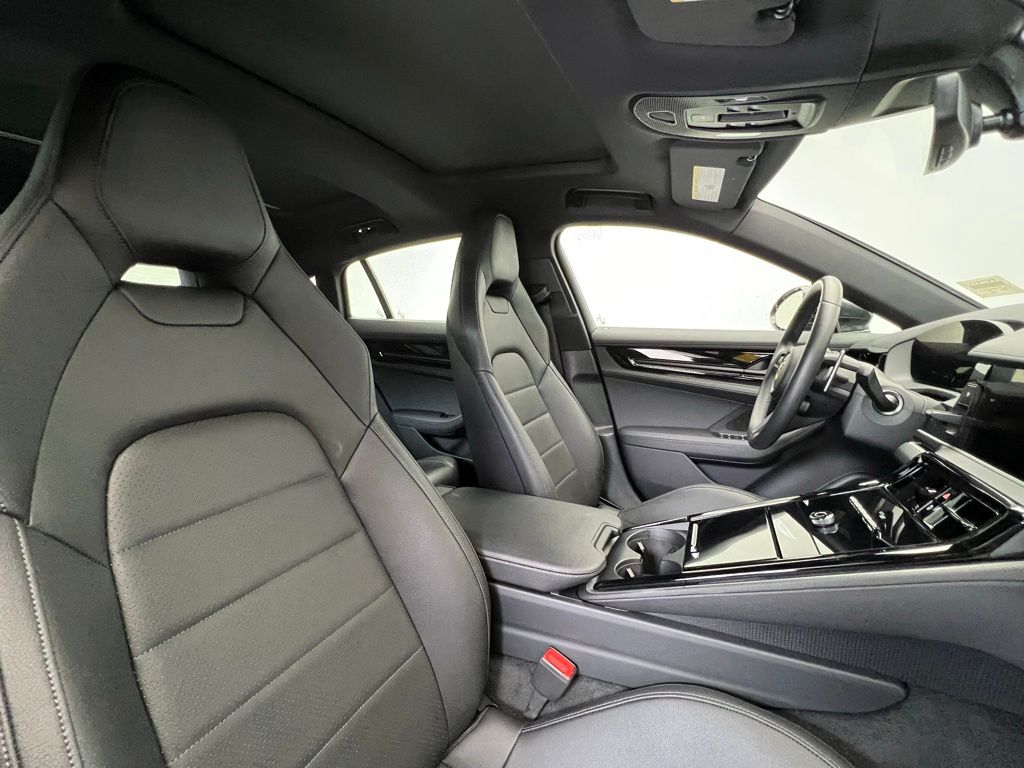 Thumbnail: 2025 Porsche Panamera - 18