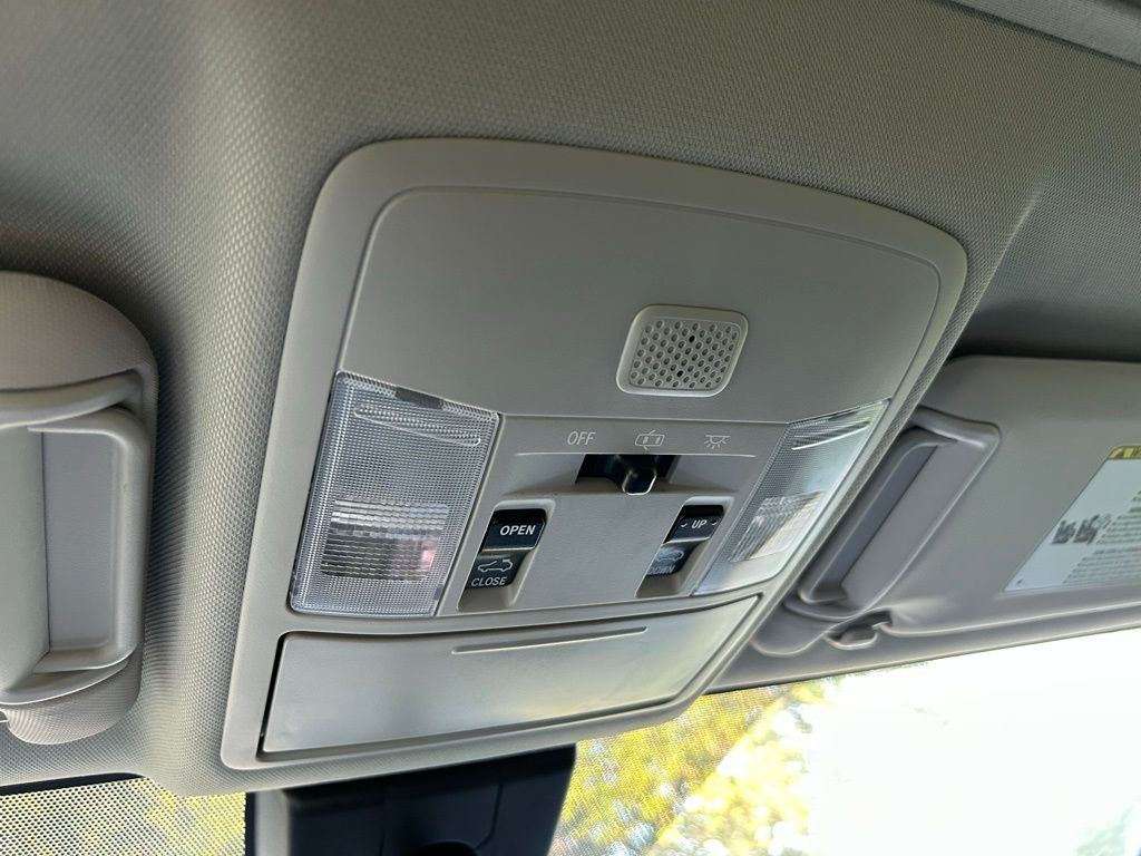 Thumbnail: 2018 Toyota RAV4 - 28
