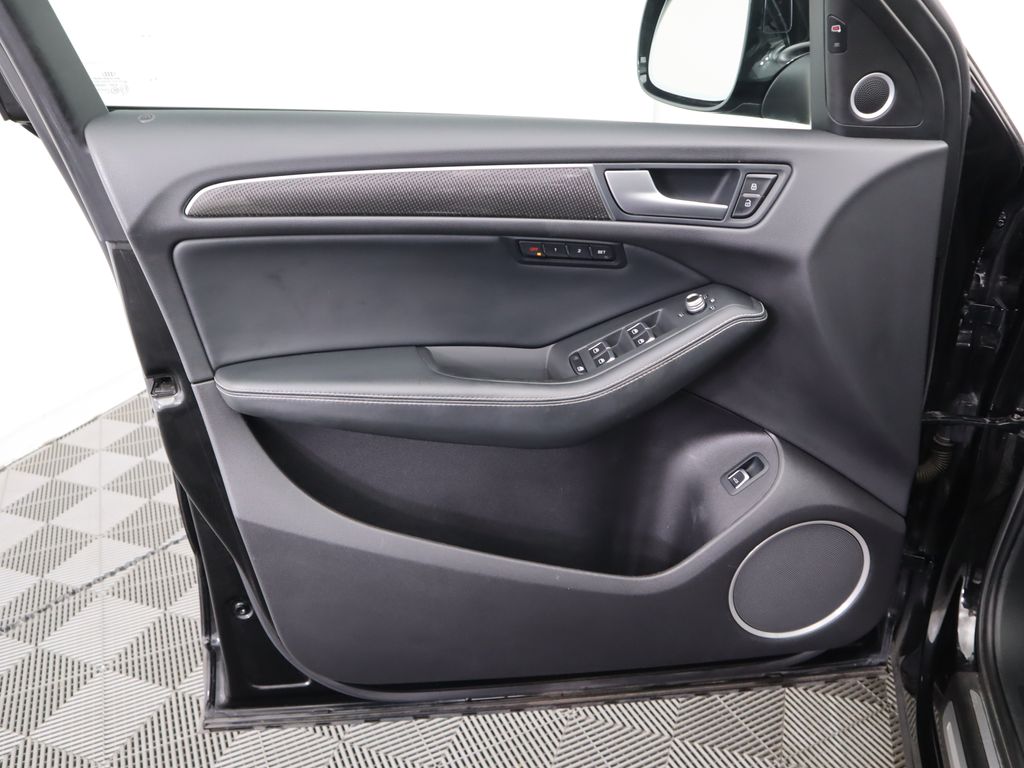 Thumbnail: 2015 Audi SQ5 - 25