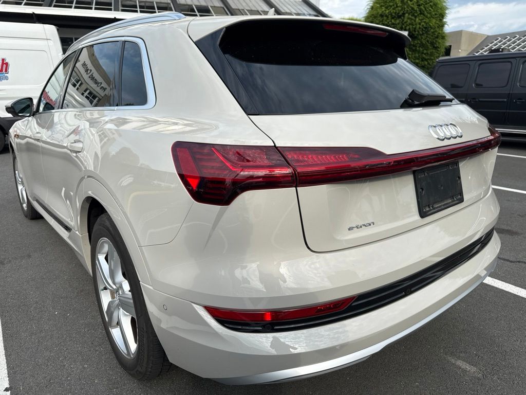 Thumbnail: 2019 Audi e-tron - 4