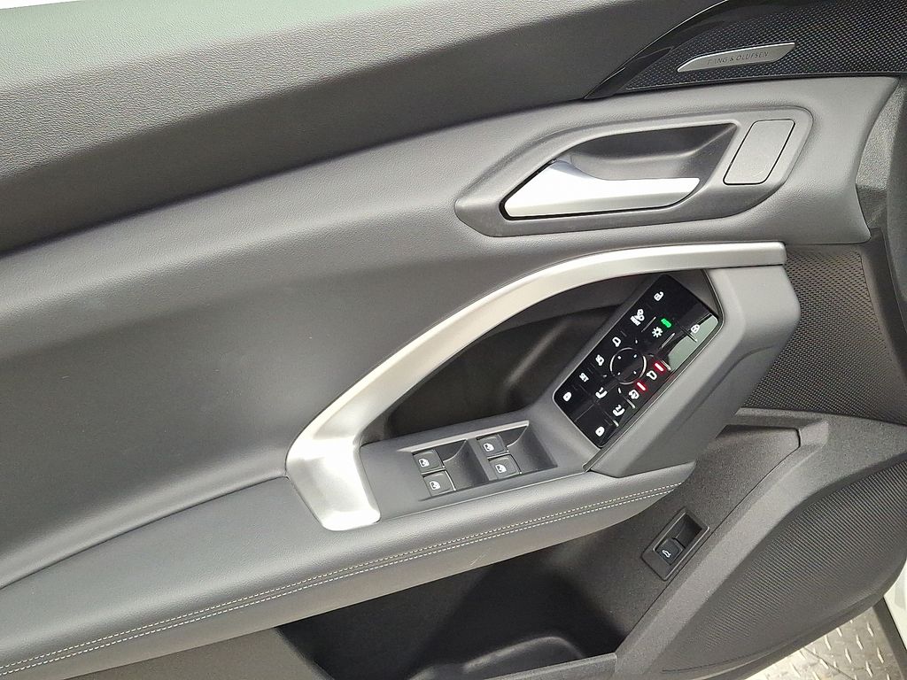 Thumbnail: 2025 Audi Q5 - 12