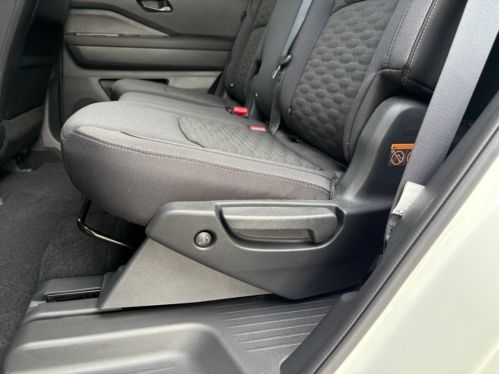 2025 Nissan Pathfinder S