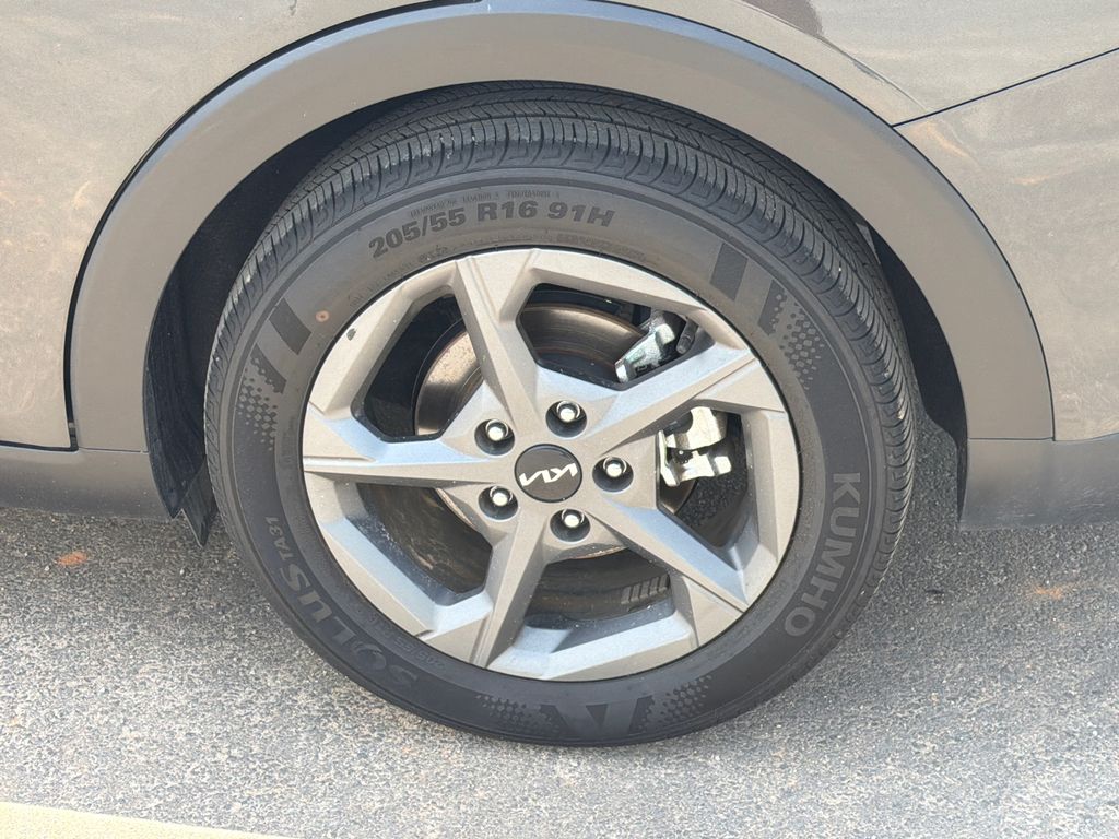 Used 2025 Gray Kia LXS image 19