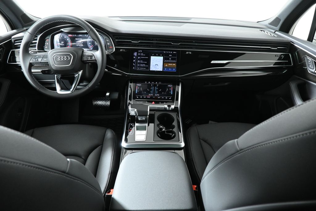 Thumbnail: 2026 Audi Q7 - 4