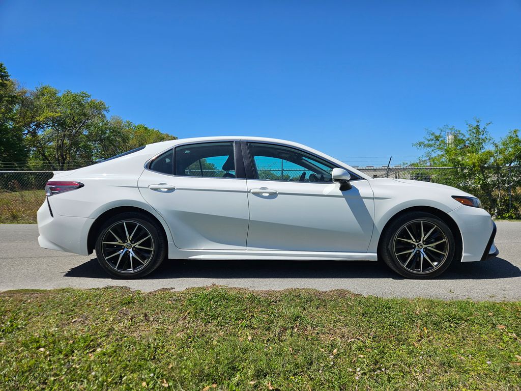 2022 Toyota Camry SE 6