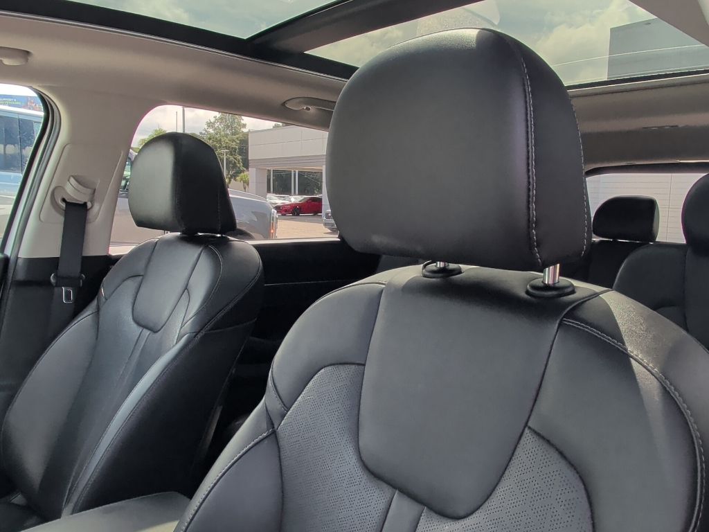 Used 2022 White Kia SX image 8