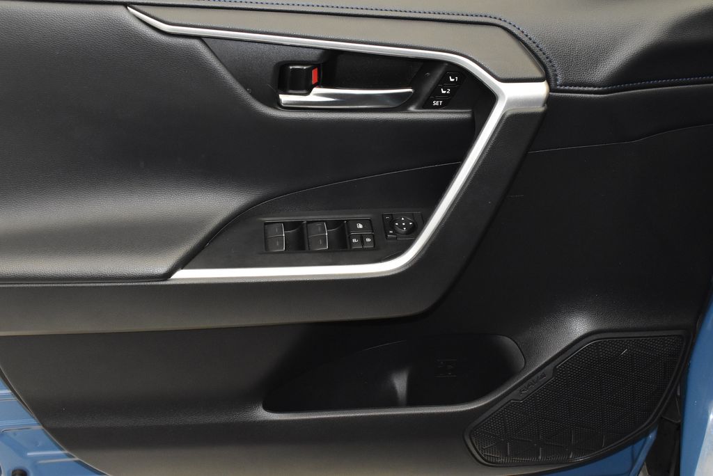 2022 Toyota RAV4 XSE 10