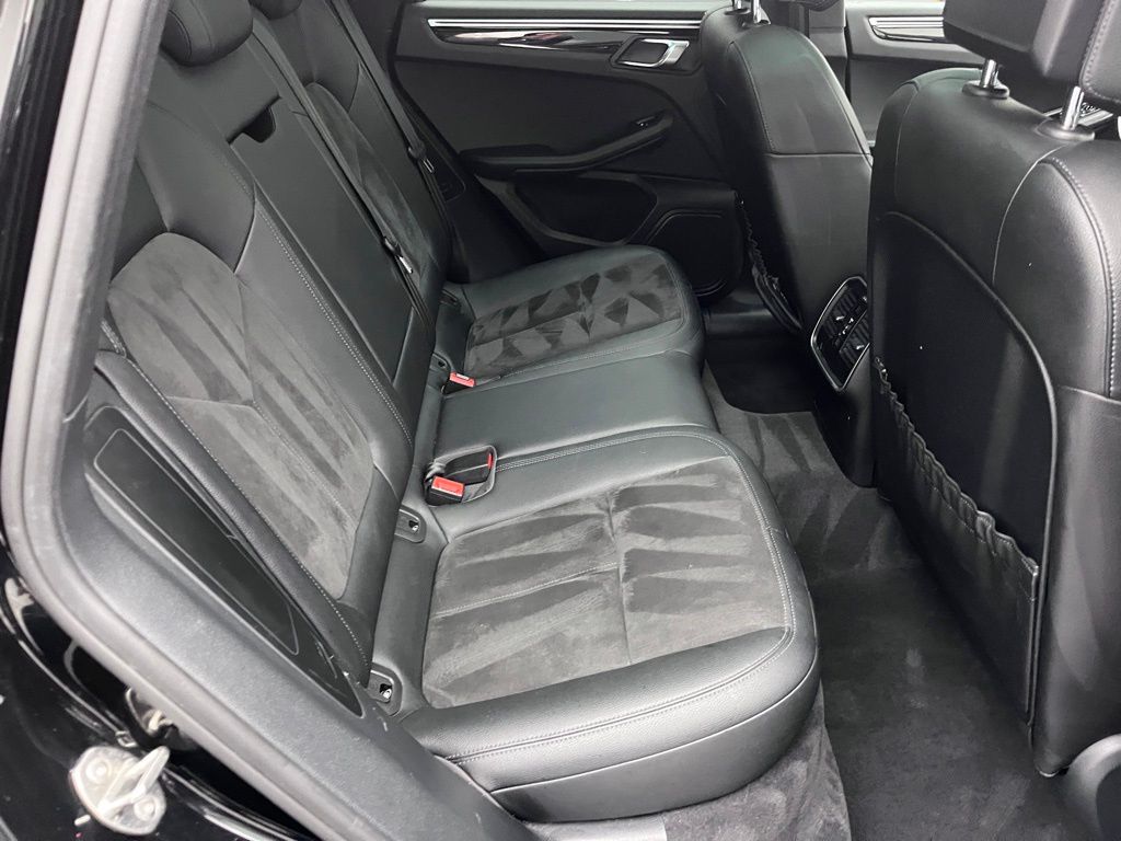 2017 Porsche Macan S 26