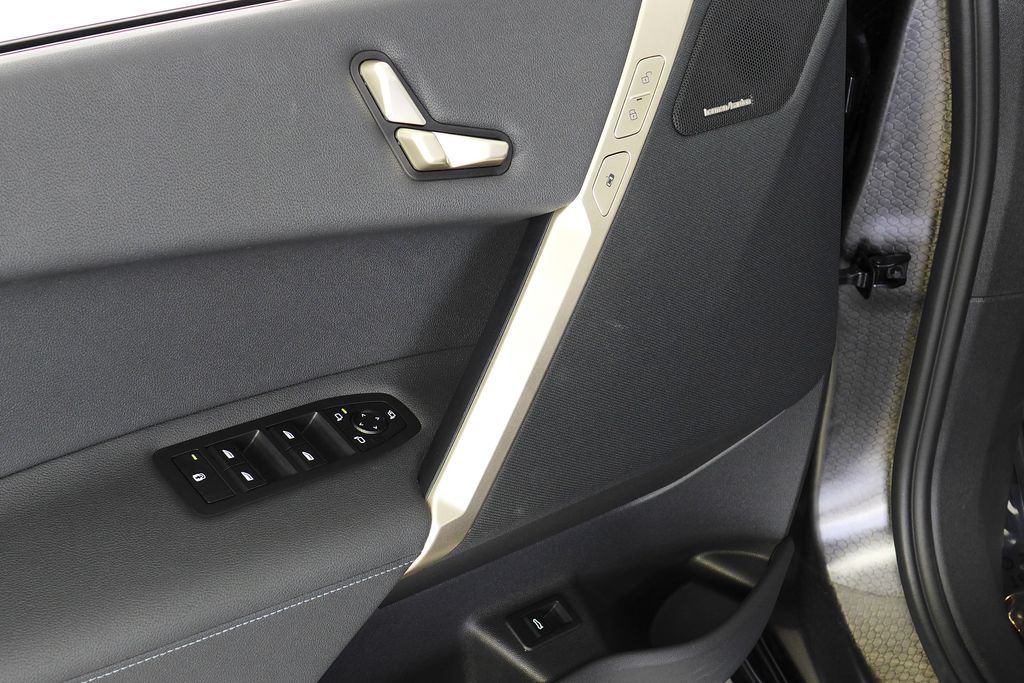 Thumbnail: 2023 BMW iX - 11