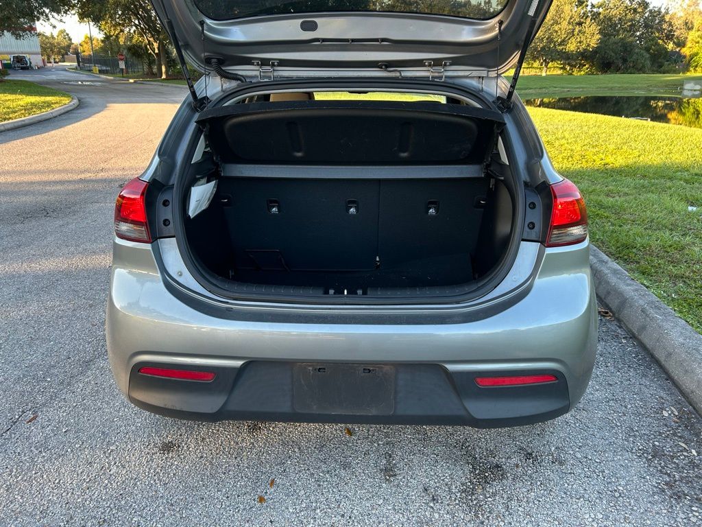 Thumbnail: 2021 Kia Rio - 10