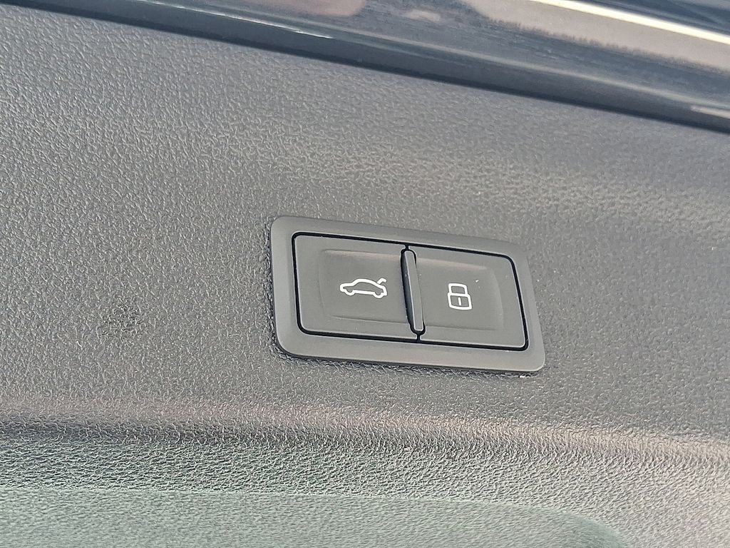 Thumbnail: 2021 Audi RS 6 - 30