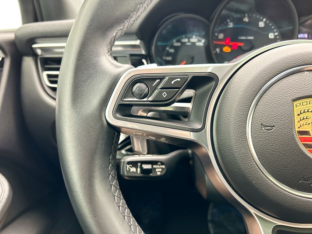 Thumbnail: 2020 Porsche Macan - 14