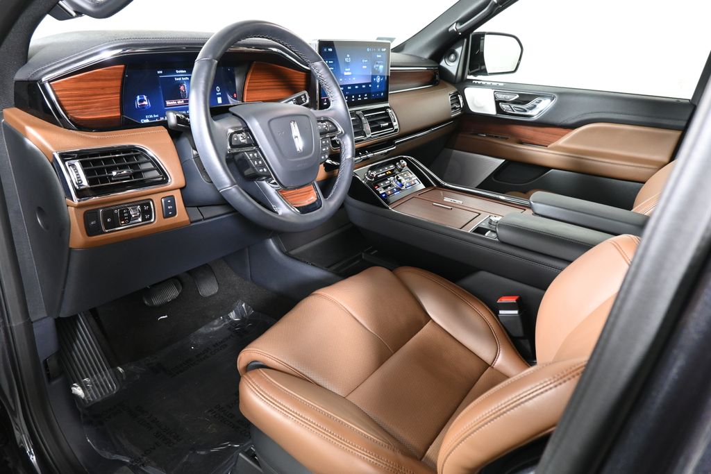 Thumbnail: 2024 Lincoln Navigator - 13