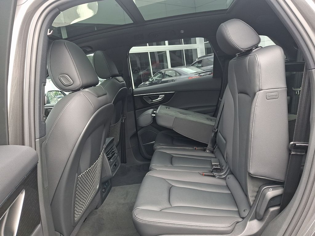 Thumbnail: 2026 Audi Q7 - 7